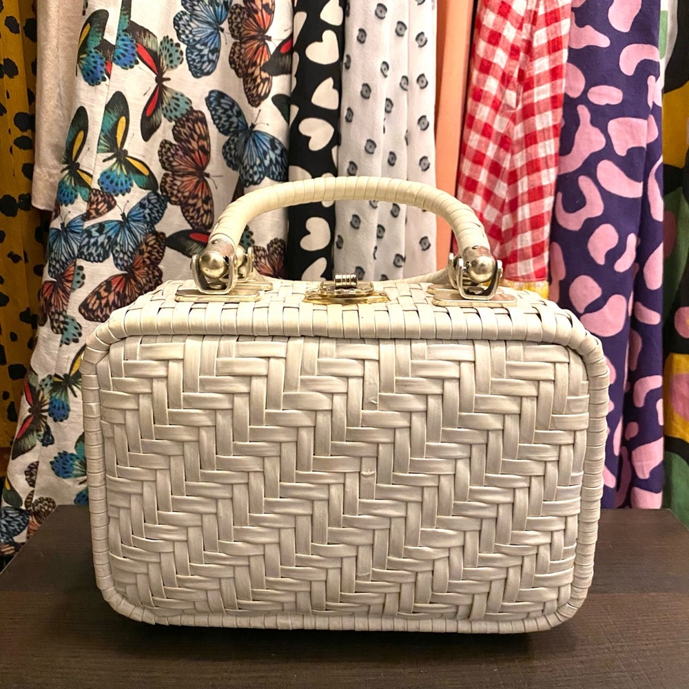 Elegant White Woven Handbag